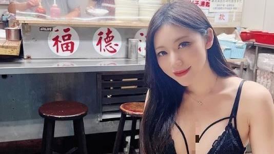 正妹胸前2條線吃涼麵　IG被神出