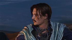  強尼戴普　香水。（圖／翻攝自Dior臉書）