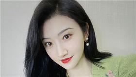 被稱為「後台極硬」的女星景甜也出事，違法代言遭重罰3144萬元。（圖／翻攝自景甜微博）