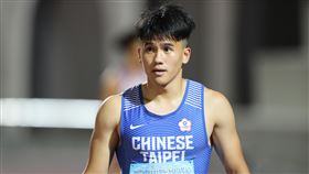 台灣田徑公開賽  魏泰陞100公尺奪金（2）2022台灣田徑公開賽28日在新北市板橋第一體育場展開各項賽程，晚間進行男子組100公尺決賽，由代表亞運培訓隊出賽的田徑好手魏泰陞奪下金牌。中央社記者王騰毅攝  111年5月28日