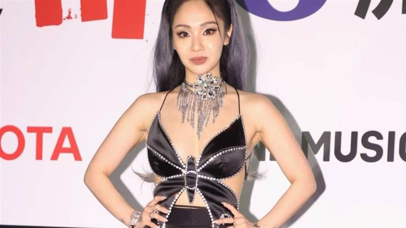 陳芳語蝴蝶遮胸超辣　被問男友害羞回