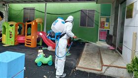 澎湖疫情進入校園  加強環境清消澎湖縣政府4日表示，本日新增29例本土確診個案中，學校就占13例，其中澎湖科大4例、澎湖海事職校1例、包括文光國中、中山、文澳和合橫國小及吉貝幼兒園等共有8例，目前各校已完成環境清消。（澎湖縣政府提供）中央社  111年5月4日