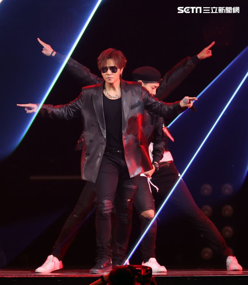因為感情糾紛，導致形象受損暫停演藝工作的羅志祥，昨重返2022流行音樂獎頒獎典禮舞台演。（記者邱榮吉.楊澍/攝影）