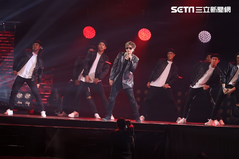 因為感情糾紛，導致形象受損暫停演藝工作的羅志祥，昨重返2022流行音樂獎頒獎典禮舞台演。（記者邱榮吉.楊澍/攝影）