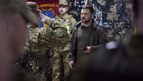 訪哈爾科夫！澤倫斯基罕見「開除安全官員」：他只想到自己▲。（圖／美聯社／達志影像）