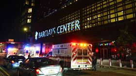 紐約拳賽誤傳槍響爆踩踏事件（圖／美聯社／達志影像）