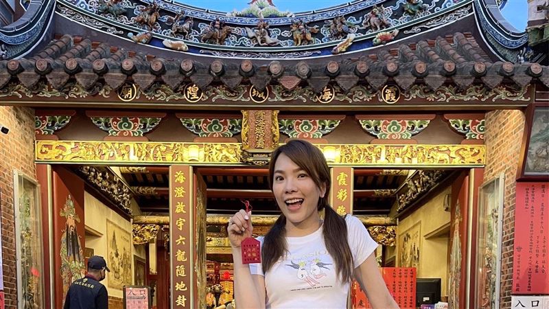 幫塞棉條的關係？她嘆：從下面浮出來