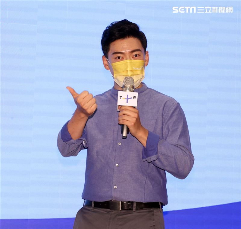 王凱傑主持TaiwanPlus探索多元台灣向世界介紹台灣味。（記者邱榮吉/攝影）