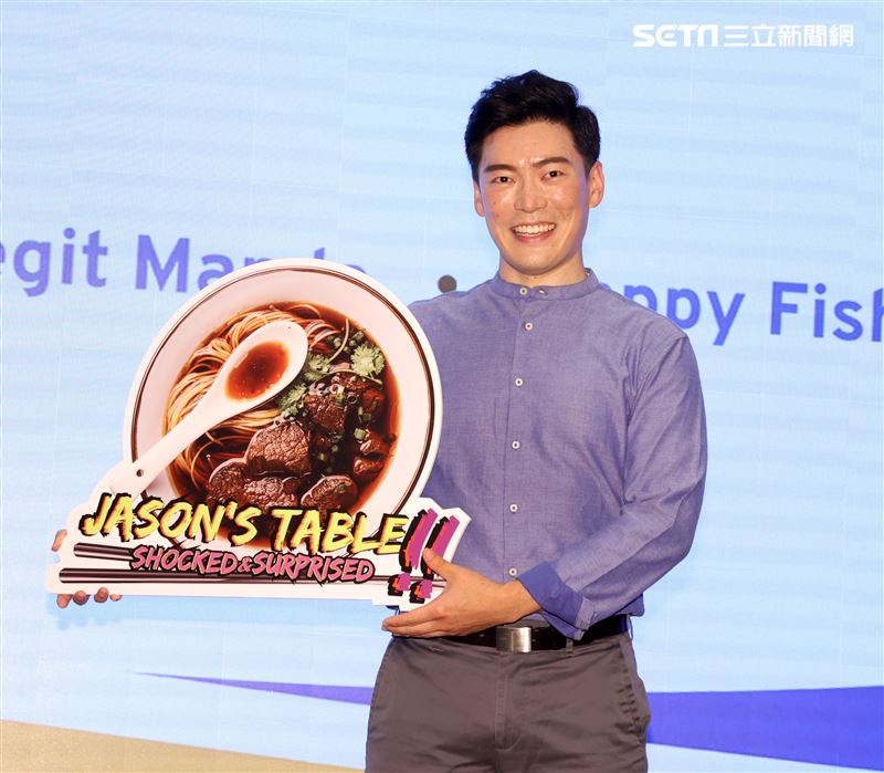 王凱傑主持TaiwanPlus探索多元台灣向世界介紹台灣味。（記者邱榮吉/攝影）