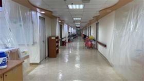 「病人熱到胡言亂語」她爆專責病房沒冷氣：只穿尿布還冒汗（圖／翻攝自Dcard）