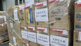 外交部募集650噸物資援助烏克蘭（1）援助烏克蘭，外交部長吳釗燮1日表示，外交部已募集650噸物資，數量非常龐大，共動員2000多名志工協助，目前已運送12批物資到斯洛伐克，後續將空運至波蘭；同時也感謝斯洛伐克與波蘭的協助，讓來自台灣的賑濟物資正以最快速度送往烏克蘭境內。中央社記者張皓安攝  111年4月1日