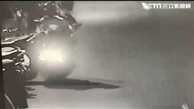 北市楊女無照騎車自撞，李姓男友出面頂包遭送辦。（圖／翻攝畫面）