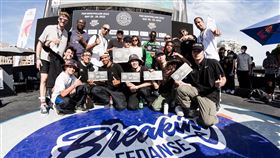 蒙貝列極限運動祭 台奪霹靂舞團體賽冠軍台灣好手劉承德、羅國銓及孫振28日在歐洲最大極限運動賽事蒙貝列極限運動祭中打敗法德等國選手，奪下霹靂舞團體挑戰賽冠軍。教練劉志強告訴中央社，台灣選手的實力與創意引起現場極大迴響，觀眾也一面倒幫台灣隊加油。（駐普羅旺斯辦事處提供）中央社記者曾婷瑄巴黎傳真  111年5月31日