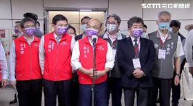 行政院長蘇貞昌視察桃園機場邊境防疫暨慰勉防疫工作人員