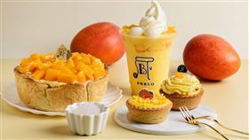 看不到塔面、芒果堆疊如山的PABLO芒果派對起司塔。（圖／品牌提供）