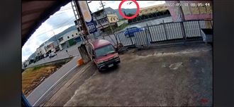 墜機前畫面曝！歪斜低飛田突冒蕈菇雲