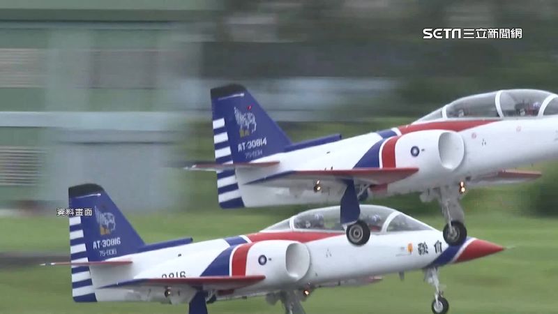 獨／飛官未彈射　疑為閃民宅錯過機會