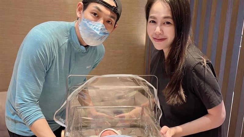 賀產房喜迎2寶　臍帶繞頸藍鈞天爆哭