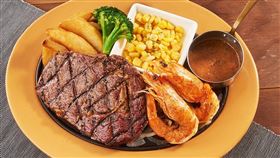 奢華海陸雙品香煎牛排藍鑽蝦。（圖／品牌提供）