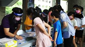 嘉義縣完成81.6%兒童疫苗接種嘉義縣政府31日指出，已完成81.6%兒童疫苗施打，接種率全國第一。圖為嘉義縣在校園接種兒童疫苗情形。（嘉義縣政府提供）中央社記者蔡智明傳真  111年5月31日