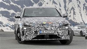 ▲奧迪A6 e-tron偽裝車。（圖／翻攝Motor1網站）