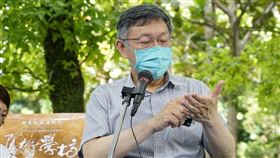 柯文哲、蔡炳坤視察台北市校園BNT疫苗施打(圖/台北市政府提供)