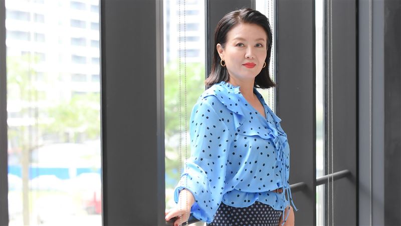 怕太早當阿嬤　苗可麗教愛女避孕戴套