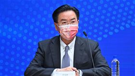 行政院1日晚間就召開「深化台美經貿關係重大成果記者會」。外交部長吳釗燮。（圖／行政院提供)