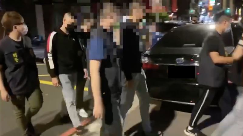 擄人勒贖200萬！西門町爆警匪槍戰