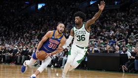 ▲史馬特（Marcus Smart）在防守柯瑞（Strphen Curry）上頗有心得。（圖／美聯社／達志影像）