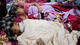 四川6.1地震！3大地點安置300人，70歲翁：嚇慘了，（圖／翻攝自新華社微博）