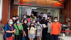 端午佳節將近花警揪甘心 所長暖心送物資（圖／翻攝畫面）