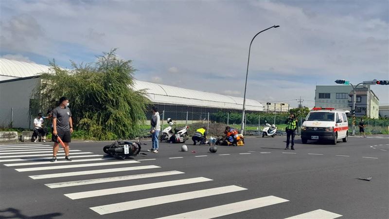 執行任務見車禍　四三砲官兵熱心相助