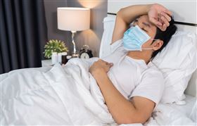 作息上建議盡量規律為主，但如果身體比較疲倦，可以多睡一點沒關係，但建議是提早入睡，然後睡到自然醒過來；比較不好的是熬夜晚睡又晚起，紊亂的生理時鐘，對恢復健康只是有害無益。也可以同時服用一些營養補充品，像是電解質、鋅、維他命B群或是維他命C等等，可以幫助身體進一步恢復的更快一些