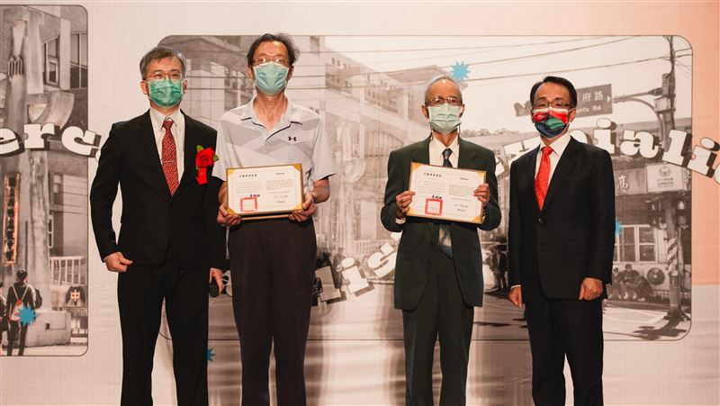 等70年！竹中頒畢證給白色恐怖校友