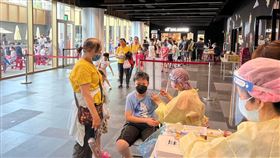 王必勝說，設立「大型」施打站，是希望能提供寬敞舒服的場地，避免風吹日曬雨淋，避免擁擠，也讓家長孩子的體驗更好。（圖／翻攝自王必勝臉書）