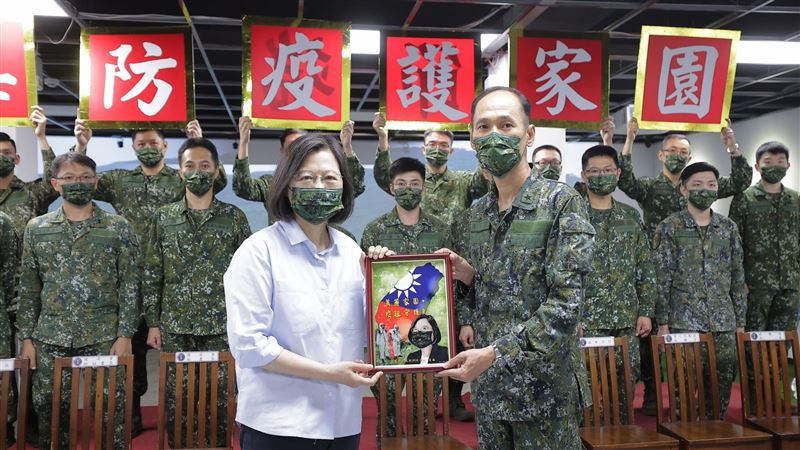 端節慰勉國軍　總統肯定國軍支援防疫