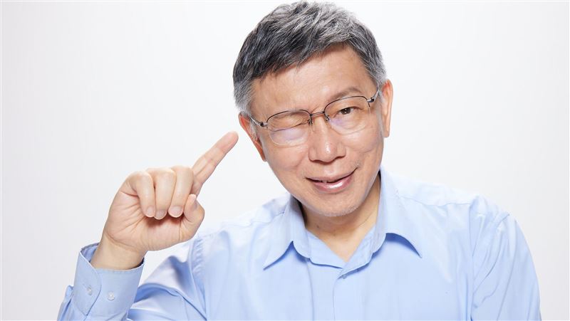 民眾黨形象照出爐！柯文哲耍萌抓頭