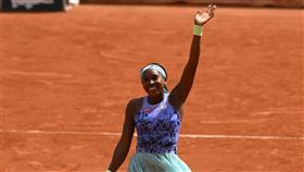 ▲葛芙（Coco Gauff）在法網8強擊退同胞球星史蒂芬絲（Sloane Stephens），生涯首度闖進大滿貫4強。（圖／翻攝自法網推特）