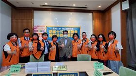 記帳士全國聯合會以及立法委員沈發惠於6月2日記帳士節，捐贈快塞試劑一批，盼記帳士的微光溫暖社會角落。（圖／記帳士全國聯合會提供）