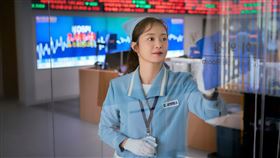 全昭旻飾演性格膽小為了夢想存錢中的安仁景。（圖／愛奇藝國際站提供）