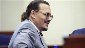 網刷一排「羊駝」　要求他們道歉強尼