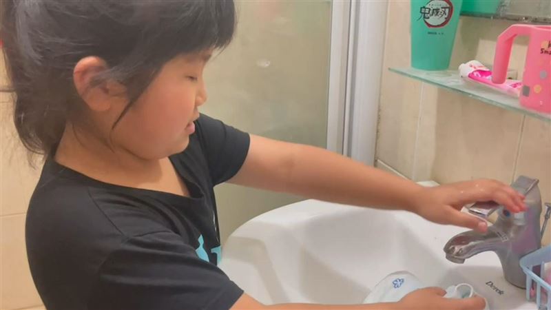 全家4人染疫！8歲女成「天選之童」