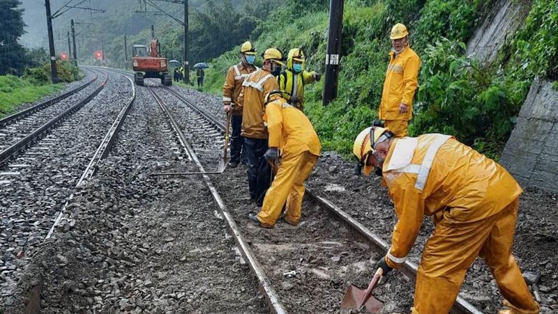 搶修完畢！龜山=大里恢復雙線行駛