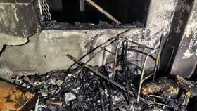 澎湖最大集合住宅火警（2）澎湖最大的集合式住宅大樓「龍行新城」A區A棟11樓，3日清晨發生火警，消防局獲報前往搶救，火勢在3時28分撲滅。（澎湖消防局提供）中央社  111年6月3日