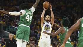 ▲柯瑞（Stephen Curry）第一節投進6顆三分球。（圖／美聯社／達志影像）