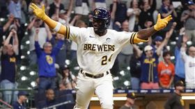 ▲麥卡臣（Andrew McCutchen）敲出再見安打，中止32打數無安打低潮。（圖／美聯社／達志影像）