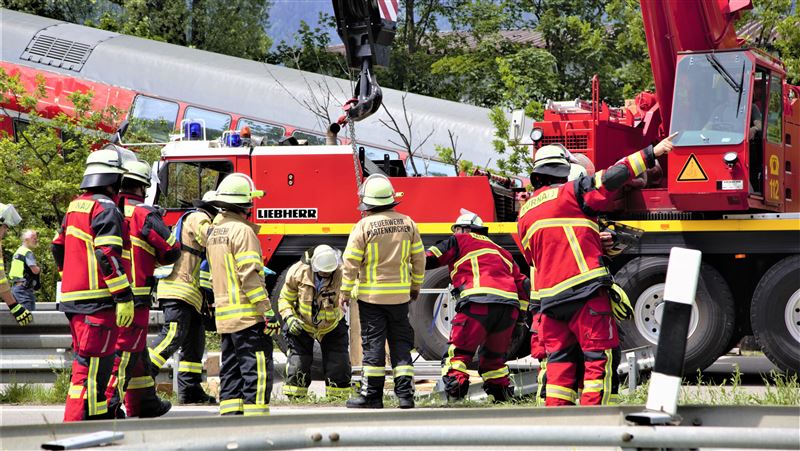 德國南部列車脫軌　釀3死16人重傷