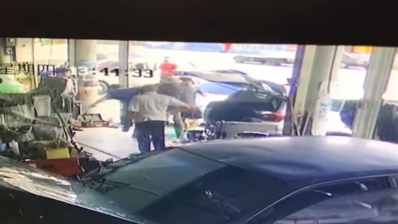 違規貨車司機大暴走打人　下場曝光