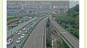 今（4）日是端午節連續假期第二天，環東-南港南向路段出現「紫爆」。（圖／翻攝自1968）